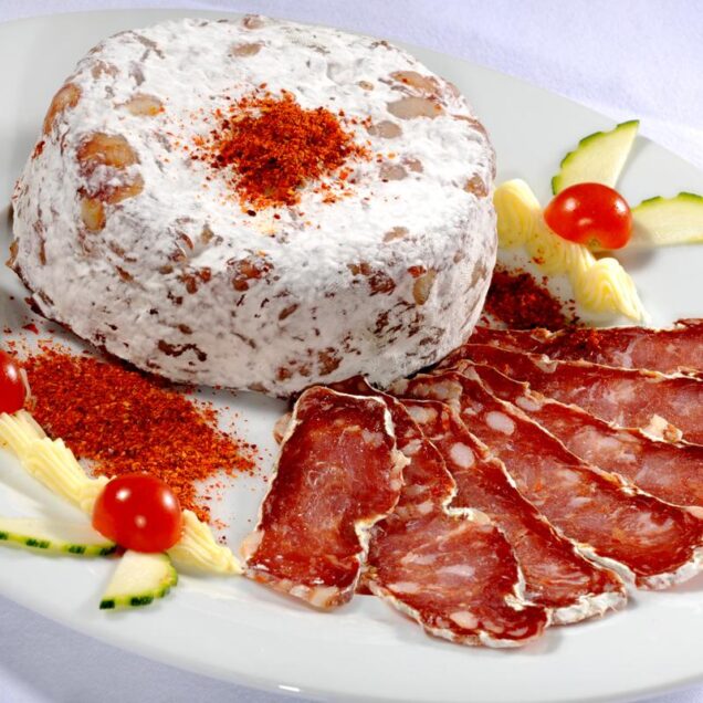 SALCHICHÓN BÉRET BASQUE CON PIMIENTO DE ESPELETTE - Imagen 2